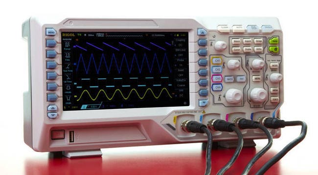 Osciloscopio digital de cuatro canales con tecnología UltraVision