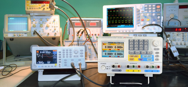 Fuente de alimentación programable para laboratorios