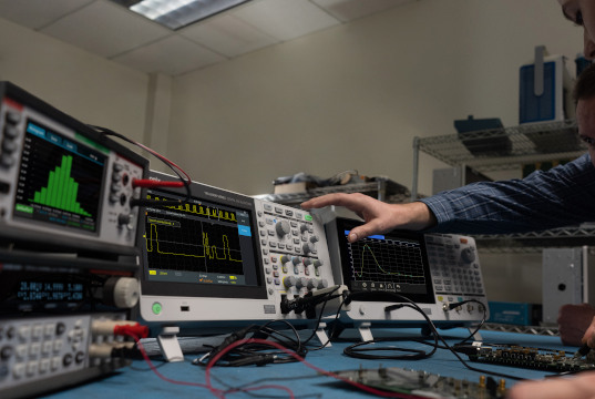 Osciloscopios de 200 MHz con almacenamiento digital