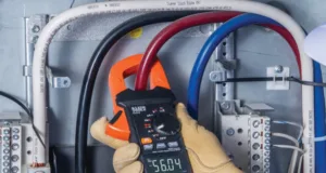 Pinza amperimétrica CL810 bajo estándares